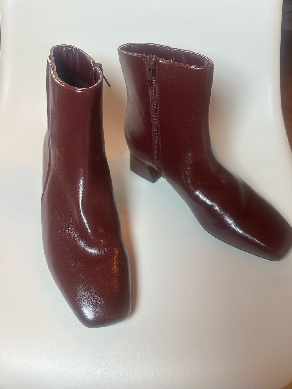 Naturalizer Burgundy Faux Leather Ankle Booties